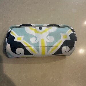 Essential Oil traveling case. Holds 10 bottles. Zipped enclosure